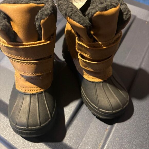 Baby Boy's Winter Boots size 5 - Picture 3 of 4